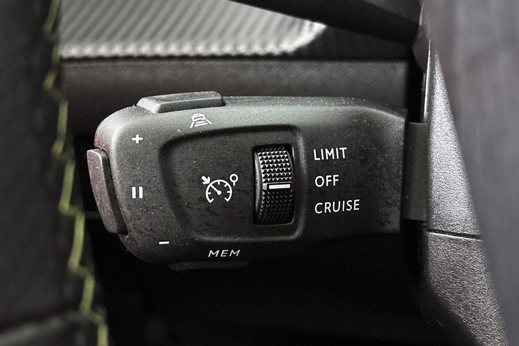 Peugeot e-208 (S631NT) met abonnement