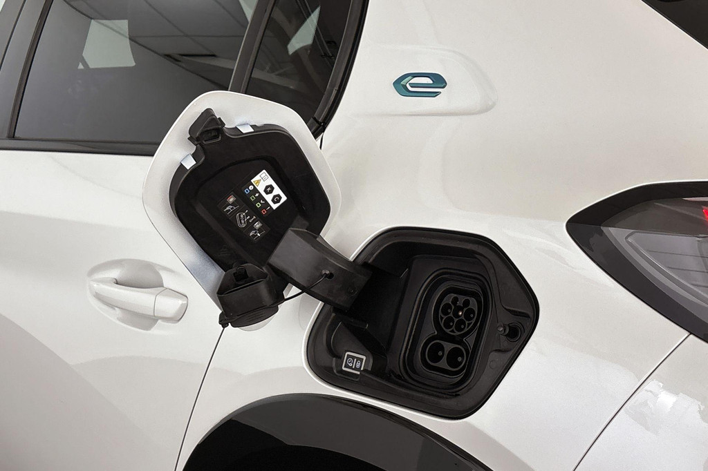 Peugeot e-208 (S631NT) met abonnement