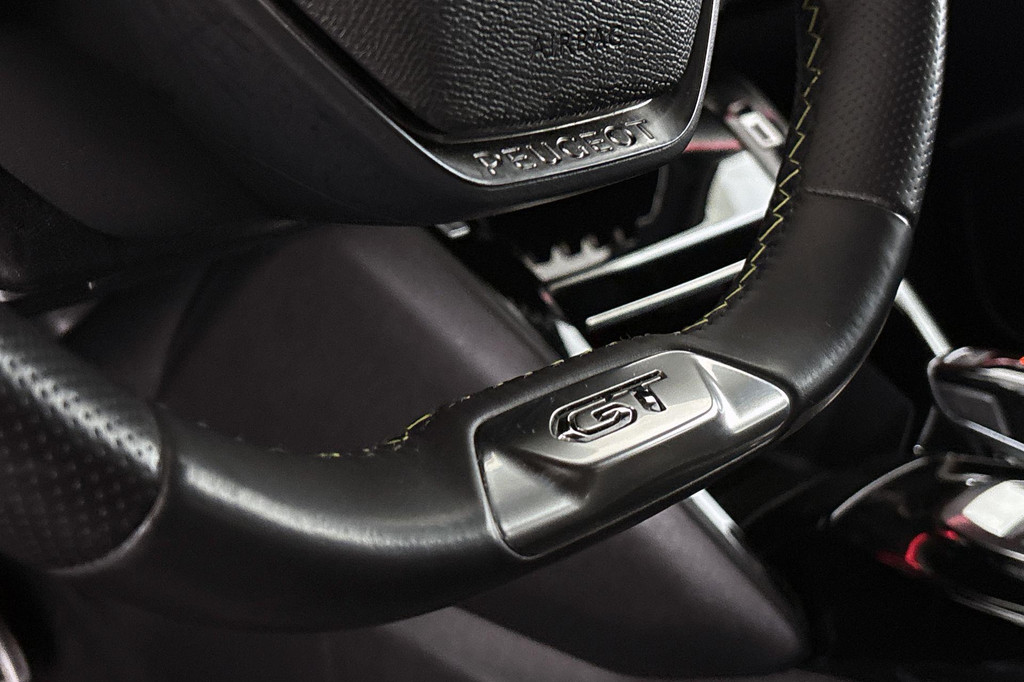 Peugeot e-208 (S631NT) met abonnement