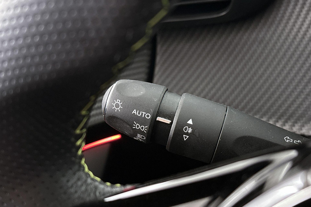 Peugeot e-208 (S631NT) met abonnement