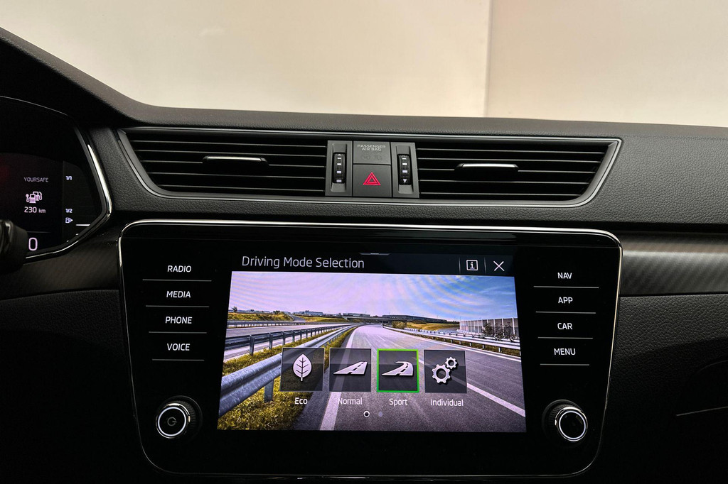 ŠKODA Superb (Z681JB) met abonnement