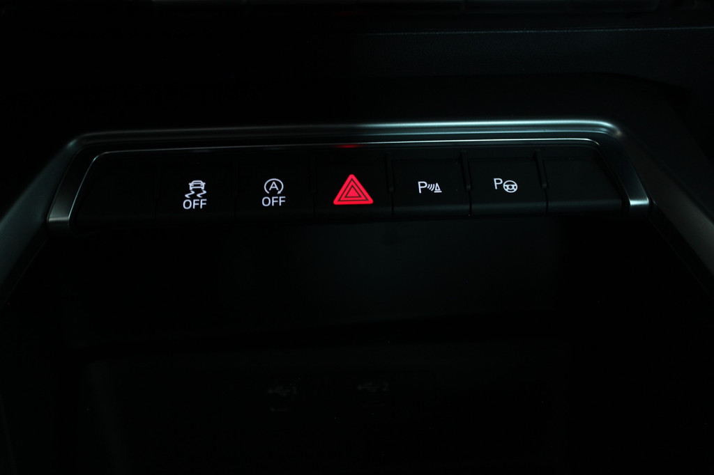 Audi A3 (R087ZG) met abonnement