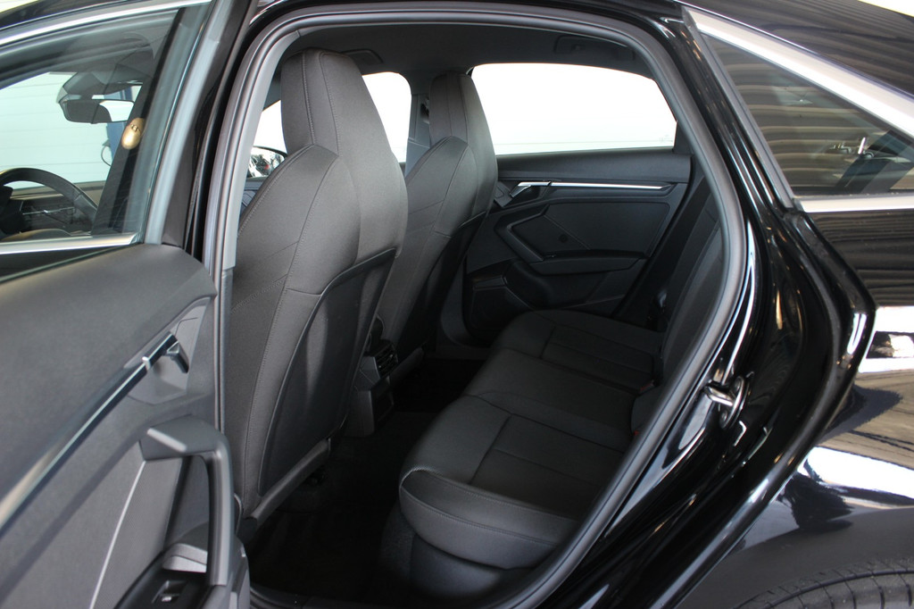 Audi A3 (R087ZG) met abonnement