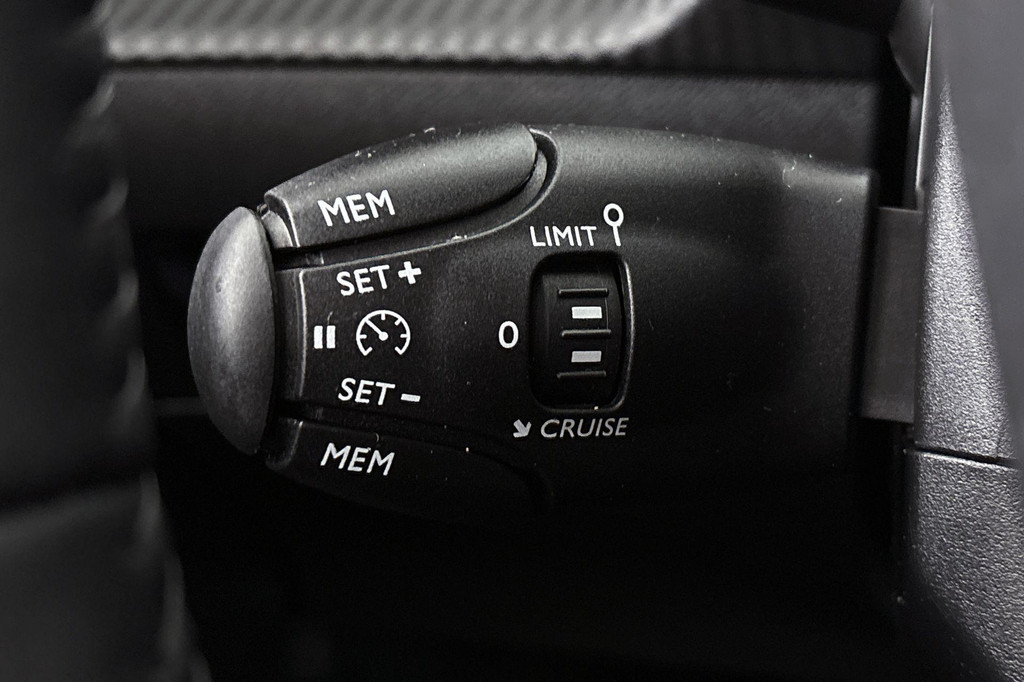 Peugeot e-208 (K818DV) met abonnement