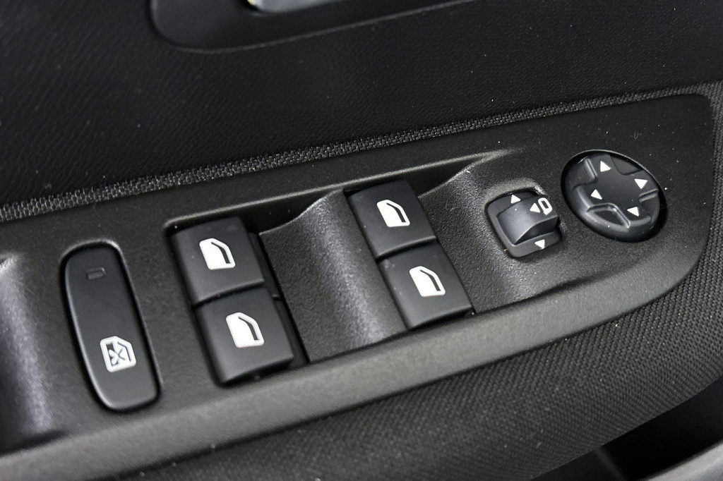 Peugeot e-208 (K818DV) met abonnement