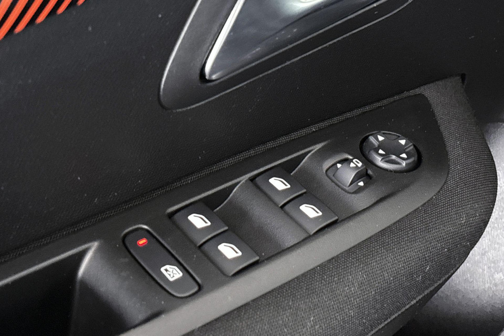 Peugeot 208 (S411TF) met abonnement