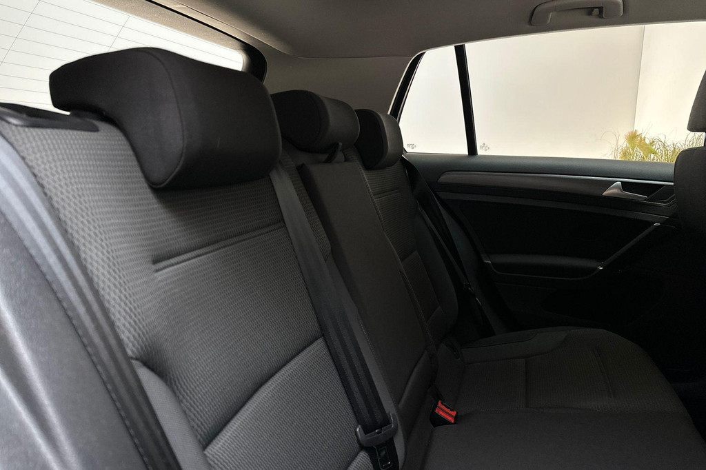 Volkswagen e-Golf (H482JD) met abonnement