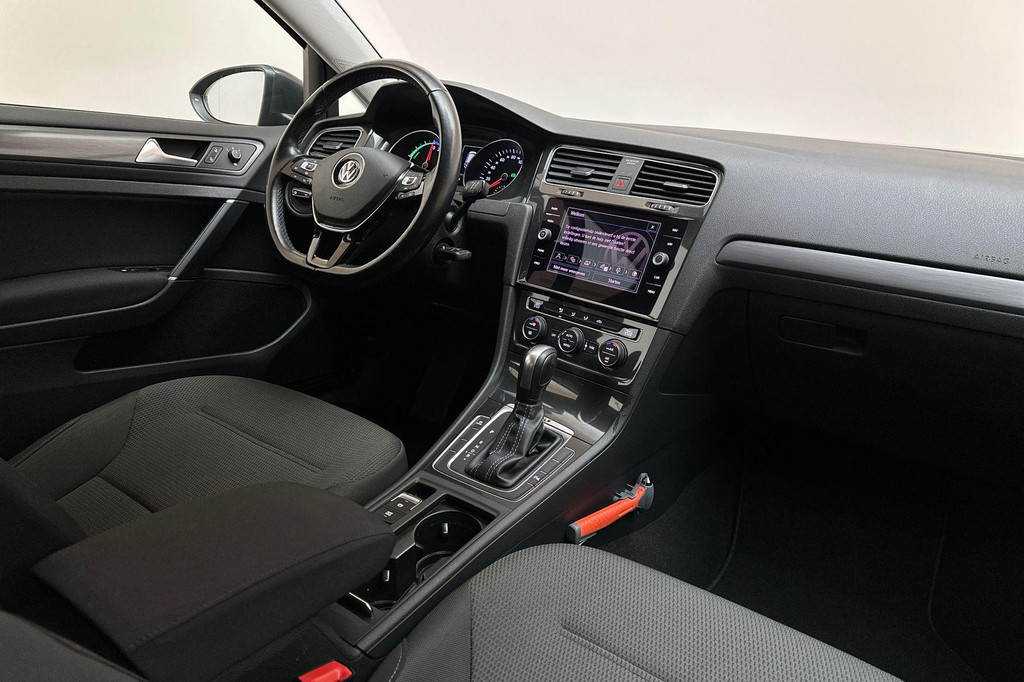 Volkswagen e-Golf (H482JD) met abonnement