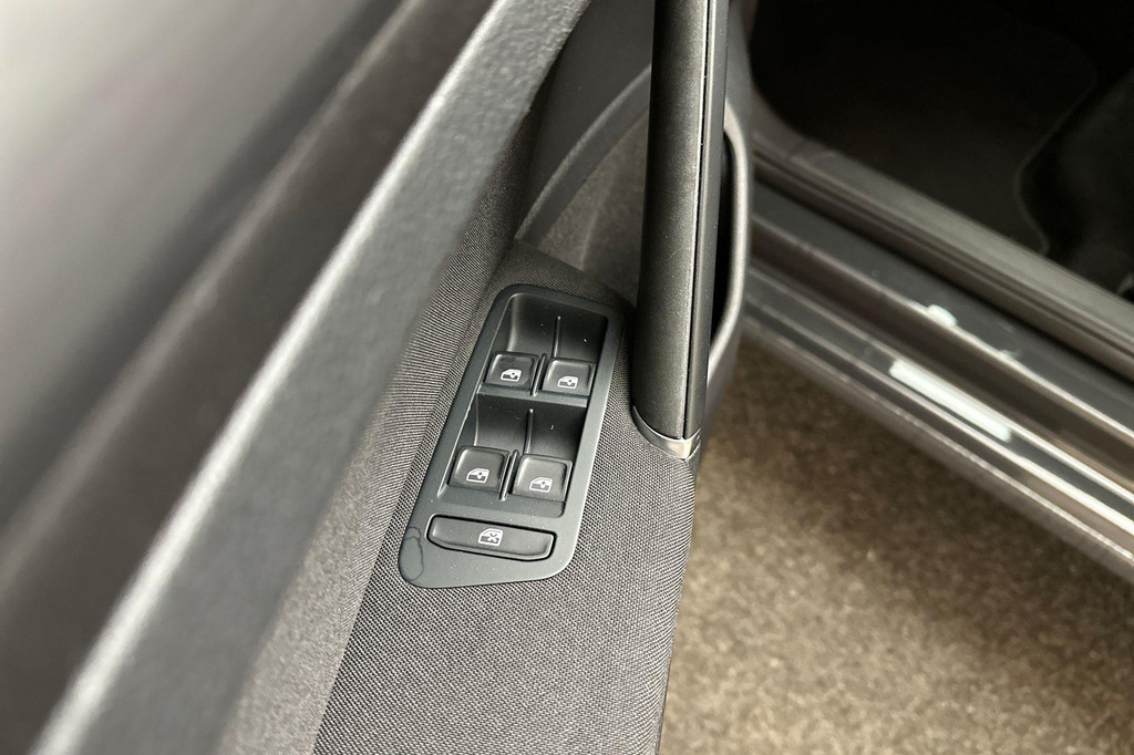 Volkswagen e-Golf (H482JD) met abonnement