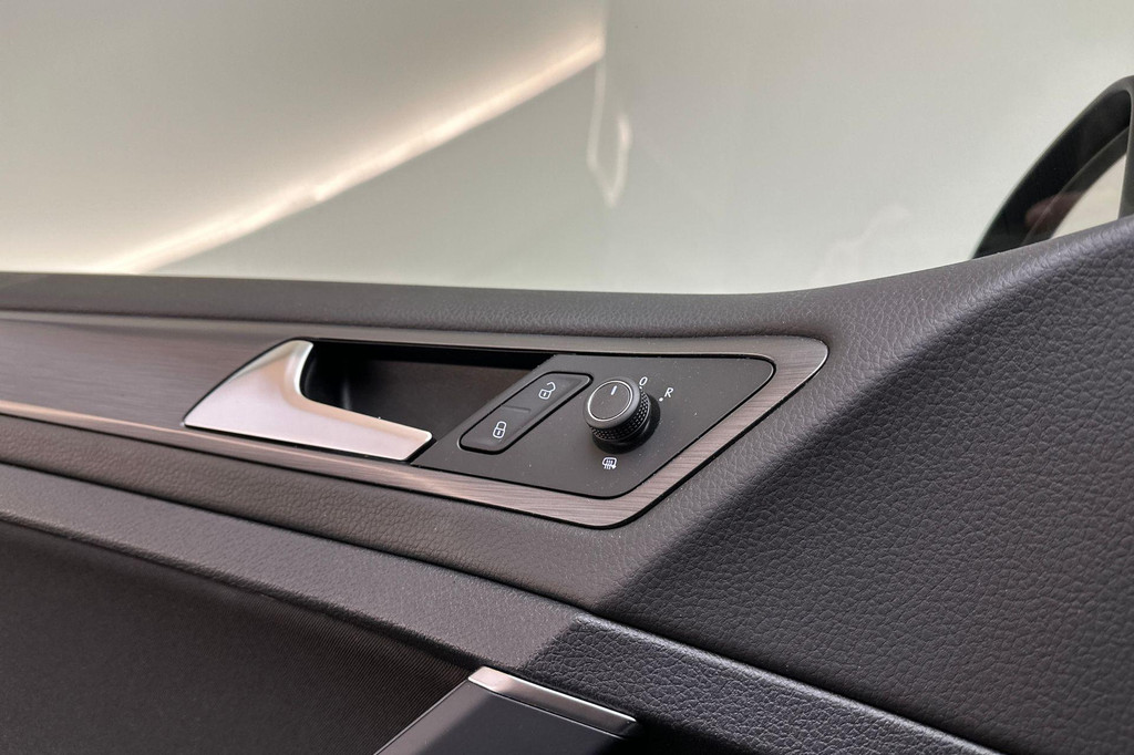 Volkswagen e-Golf (H482JD) met abonnement