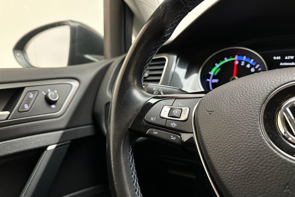 Volkswagen e-Golf (H482JD) met abonnement