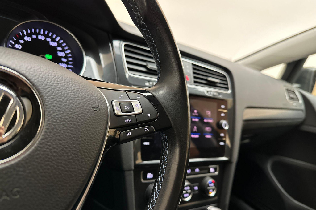Volkswagen e-Golf (H482JD) met abonnement