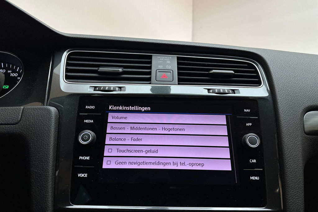 Volkswagen e-Golf (H482JD) met abonnement