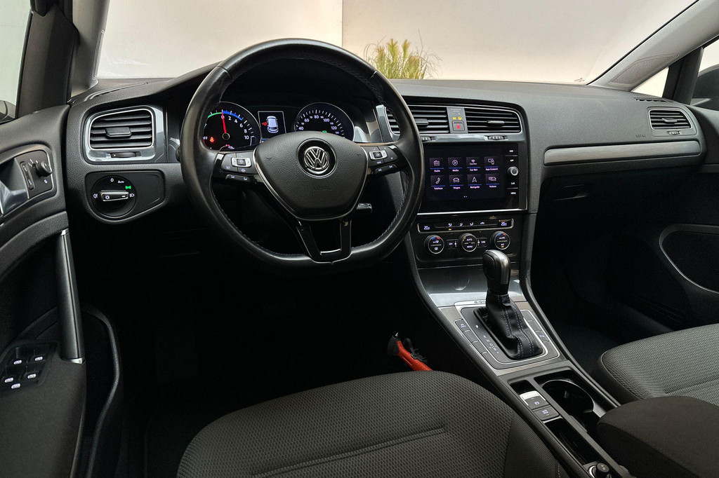 Volkswagen e-Golf (H482JD) met abonnement