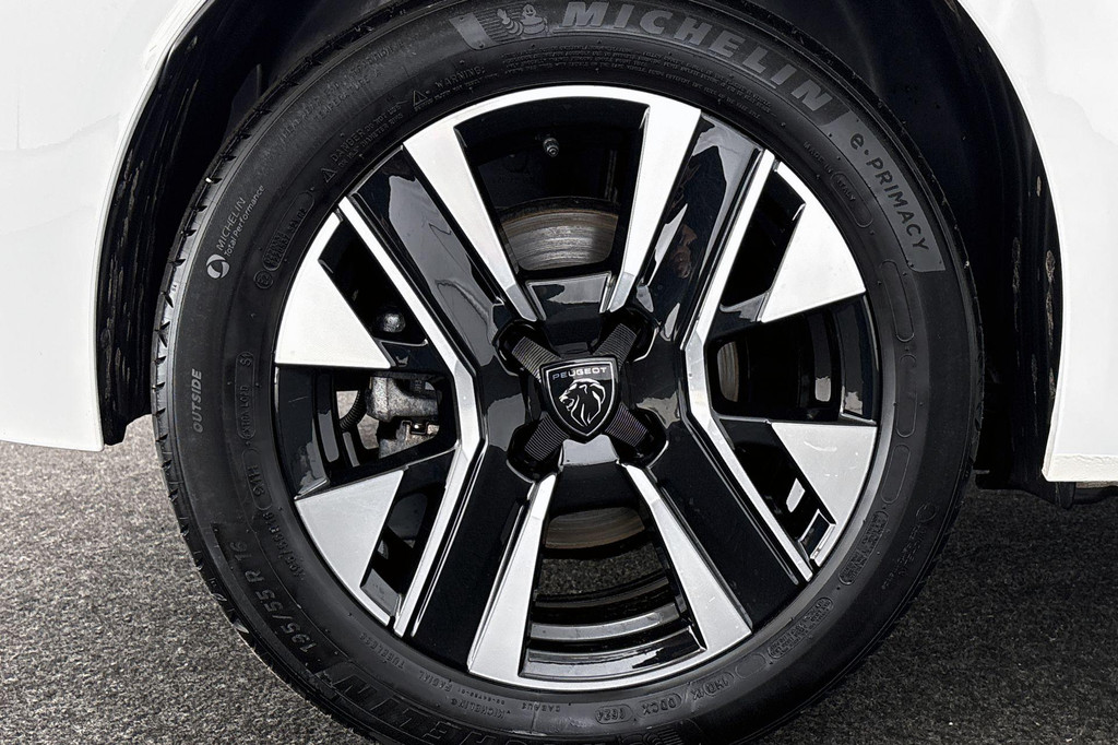 Peugeot e-208 (Z052GJ) met abonnement