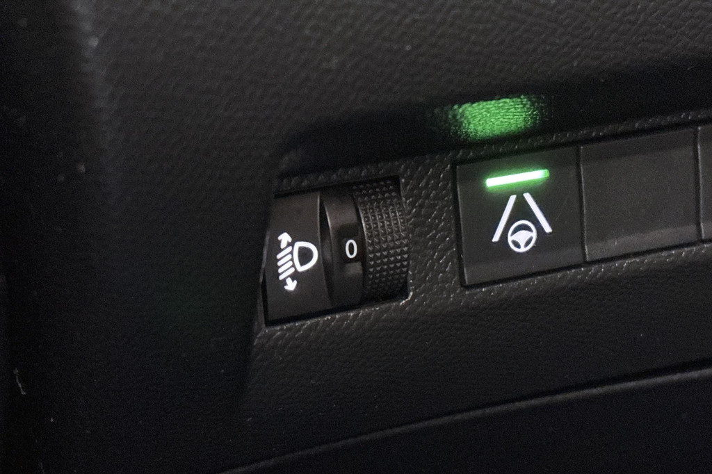 Peugeot e-208 (Z052GJ) met abonnement