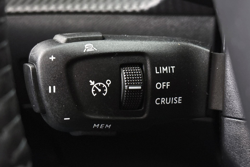 Peugeot e-208 (Z052GJ) met abonnement