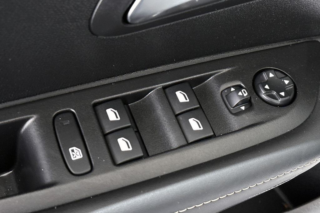 Peugeot e-208 (Z052GJ) met abonnement