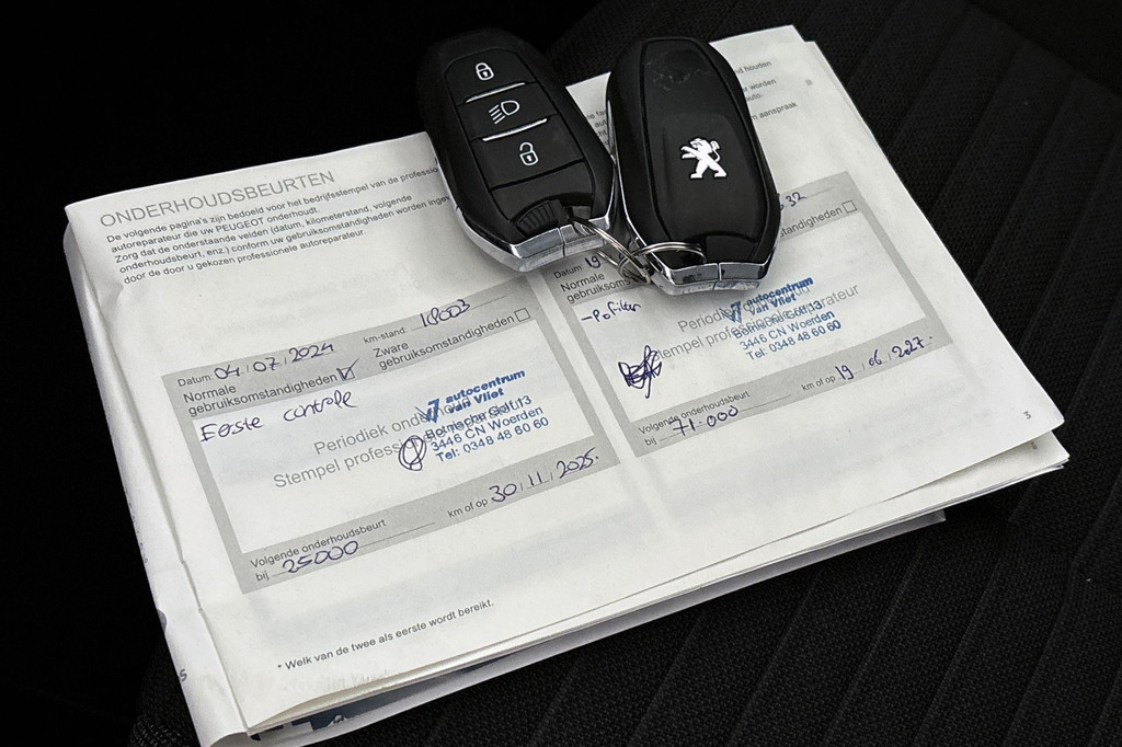 Peugeot e-208 (X252JZ) met abonnement