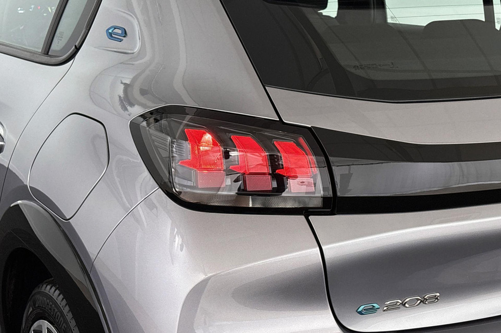 Peugeot e-208 (X252JZ) met abonnement