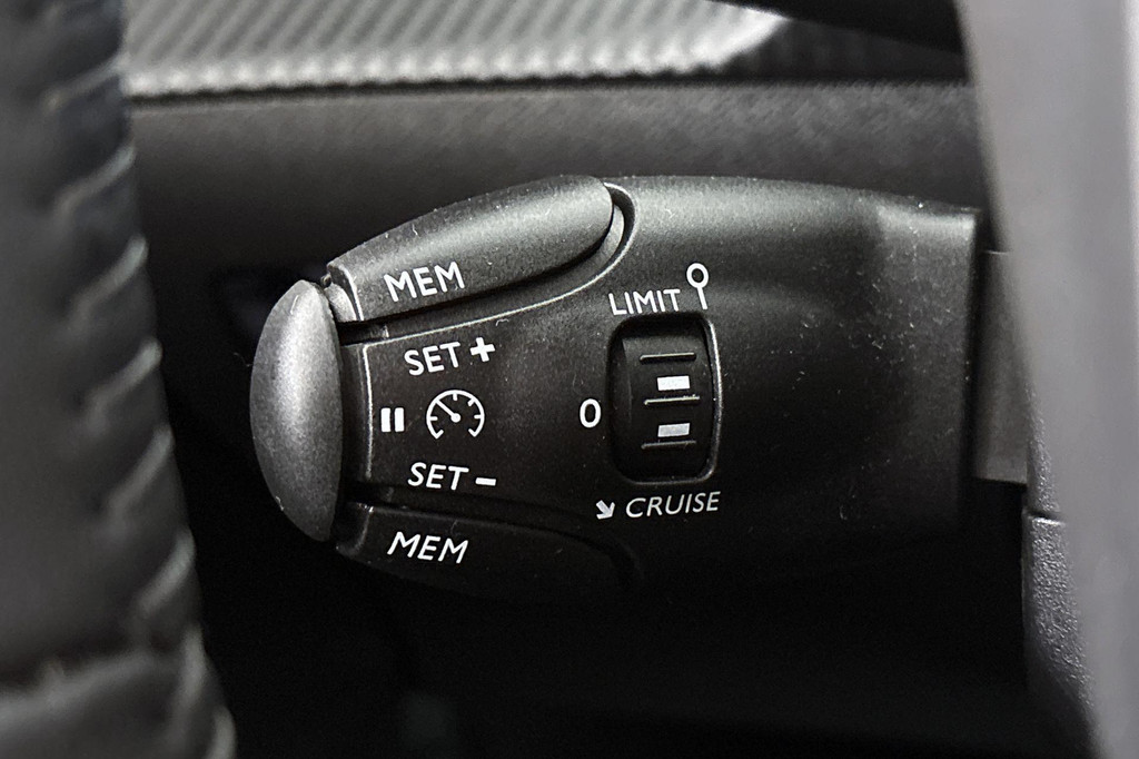 Peugeot e-208 (X252JZ) met abonnement