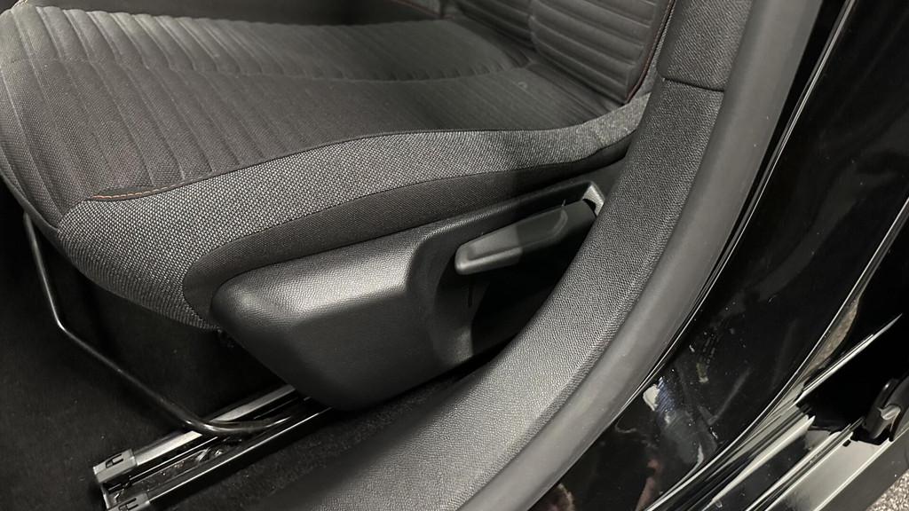 Peugeot e-208 (S125SN) met abonnement