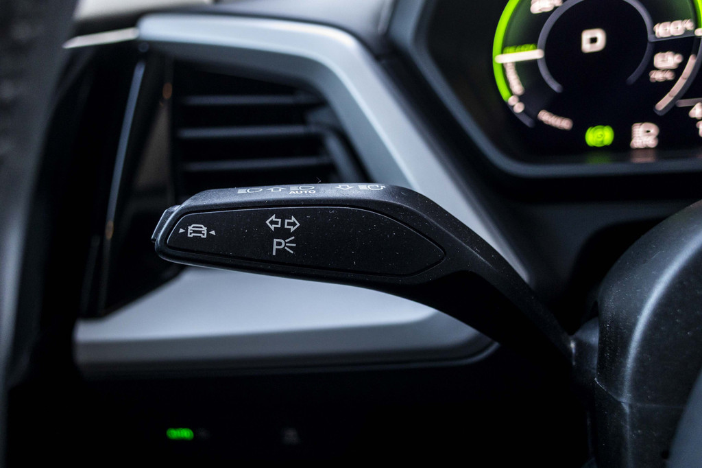 Audi Q4 e-tron (JZV17V) met abonnement