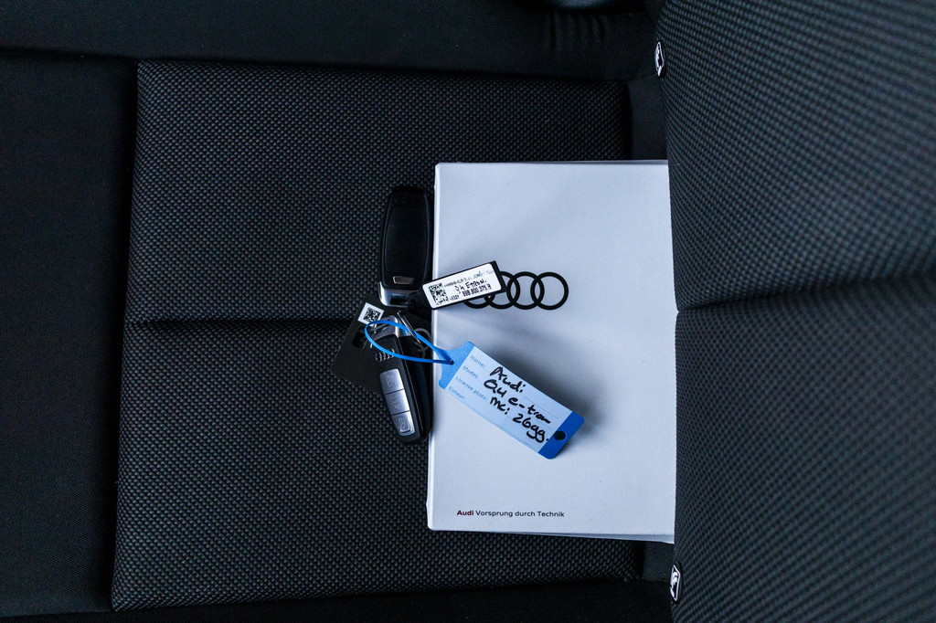 Audi Q4 e-tron (JZV17V) met abonnement