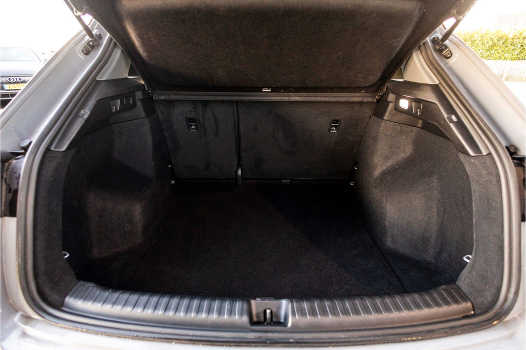 Audi Q4 e-tron (JZV17V) met abonnement