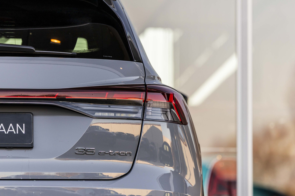 Audi Q4 e-tron (JZV17V) met abonnement