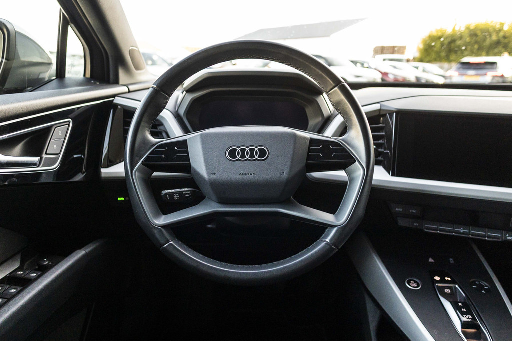 Audi Q4 e-tron (JZV17V) met abonnement