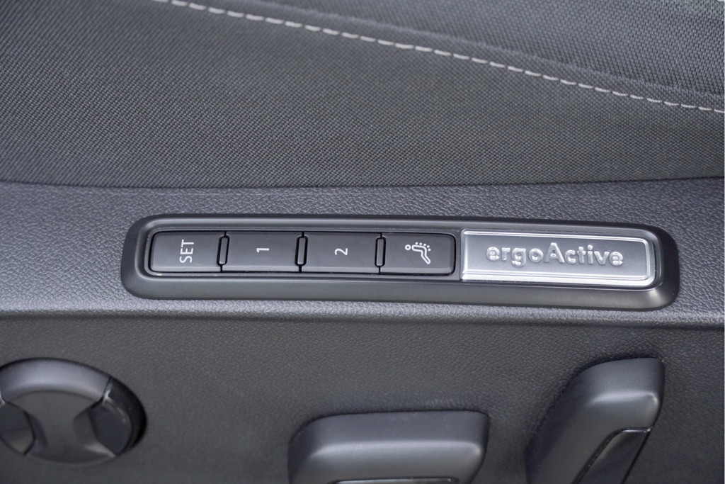 Volkswagen Golf (J230PL) met abonnement