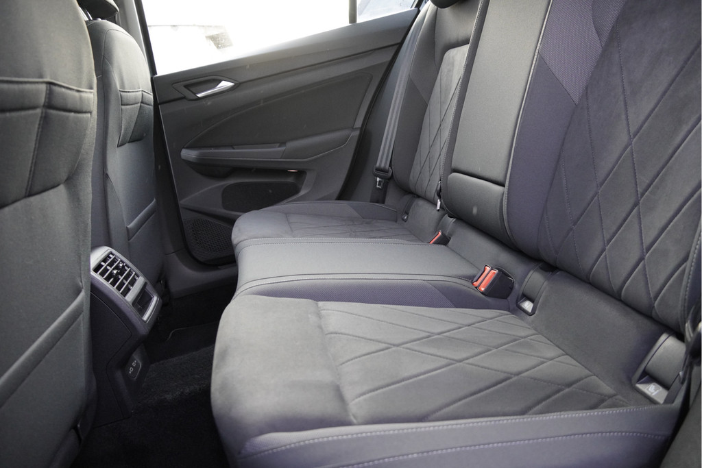 Volkswagen Golf (J230PL) met abonnement