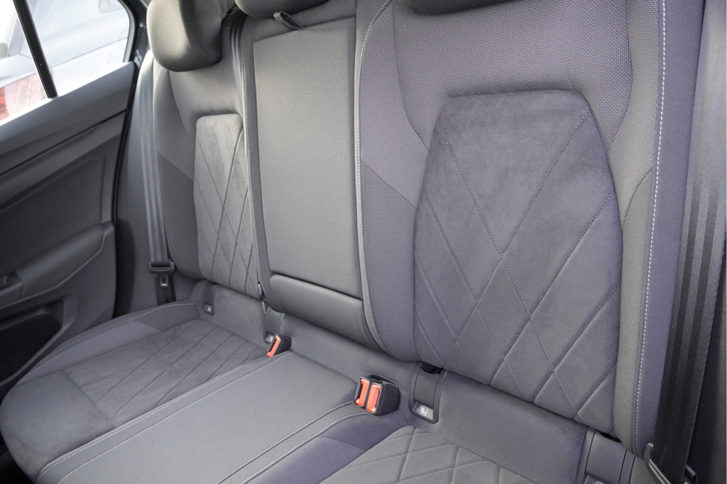 Volkswagen Golf (J230PL) met abonnement