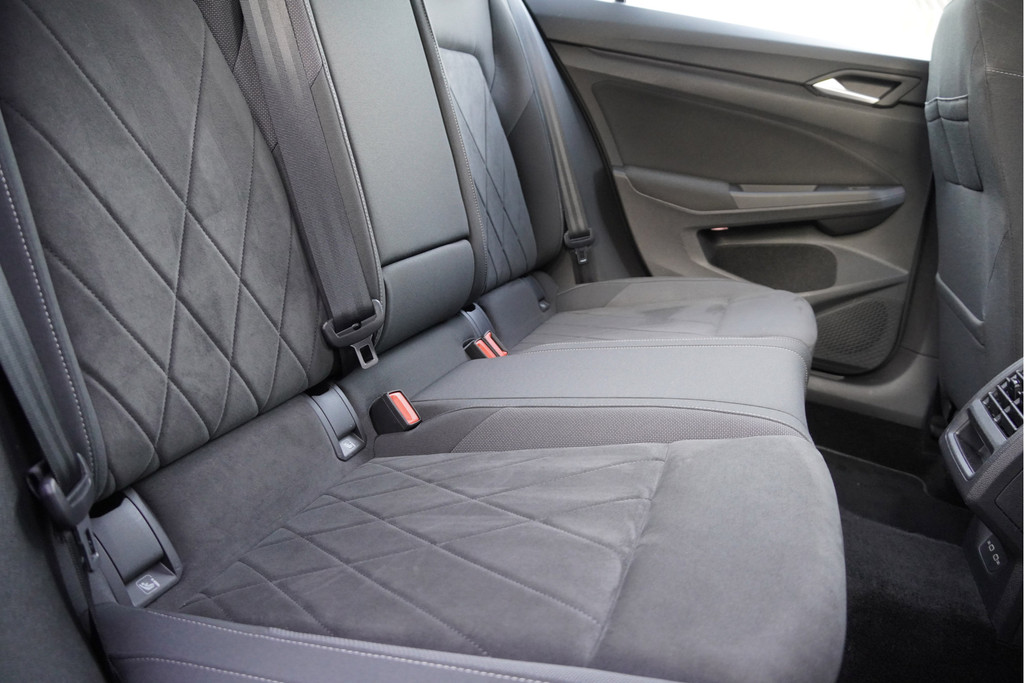 Volkswagen Golf (J230PL) met abonnement