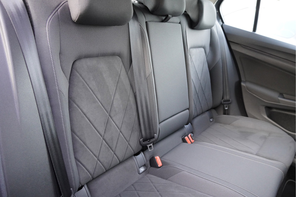 Volkswagen Golf (J230PL) met abonnement