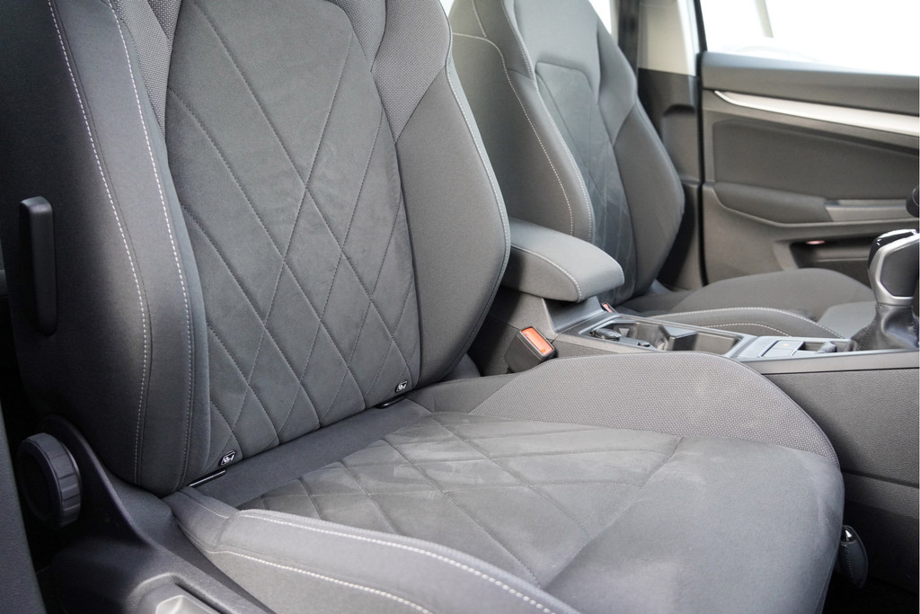 Volkswagen Golf (J230PL) met abonnement