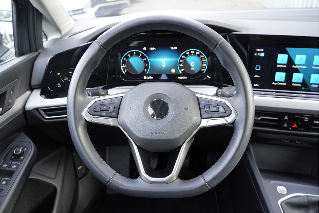 Volkswagen Golf (J230PL) met abonnement