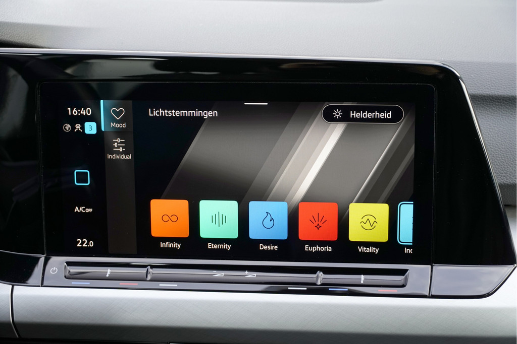 Volkswagen Golf (J230PL) met abonnement