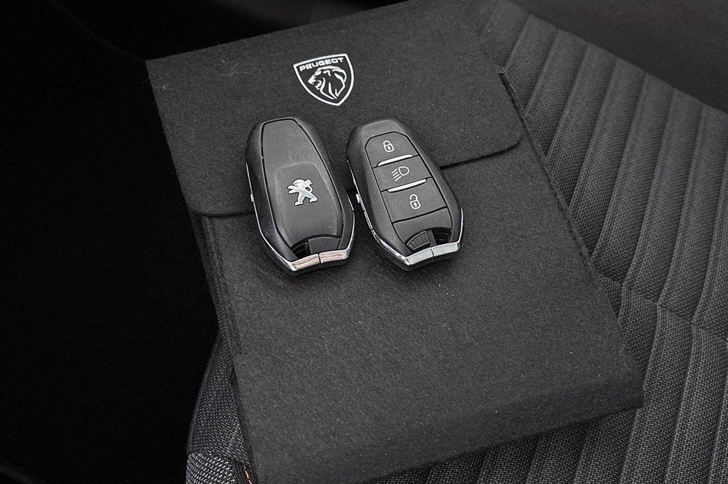 Peugeot e-208 (T452ZS) met abonnement