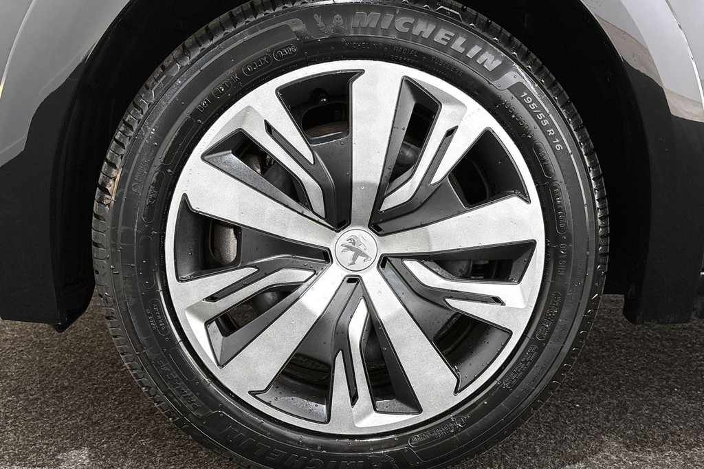 Peugeot e-208 (T452ZS) met abonnement