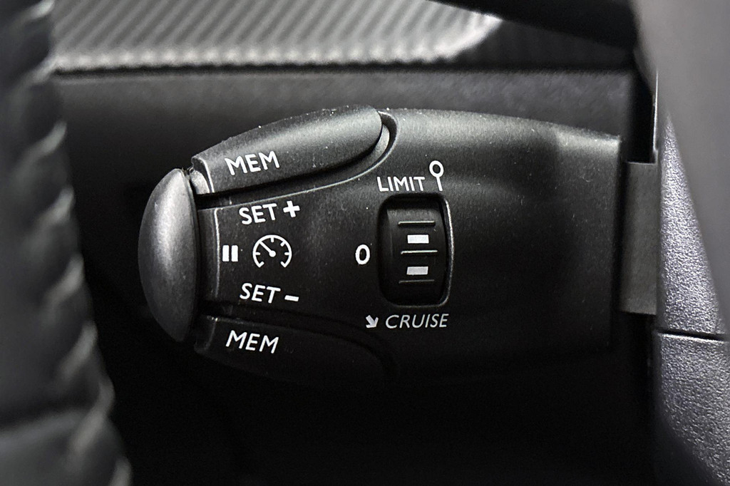 Peugeot e-208 (T452ZS) met abonnement