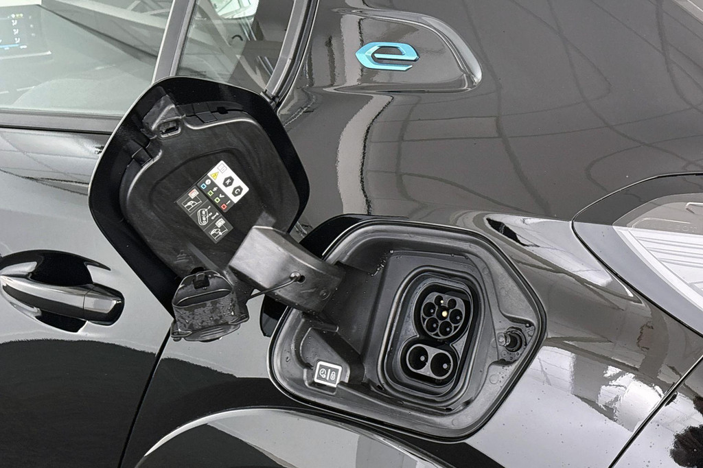 Peugeot e-208 (T452ZS) met abonnement