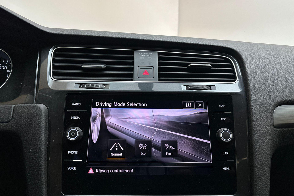 Volkswagen e-Golf (H382FL) met abonnement