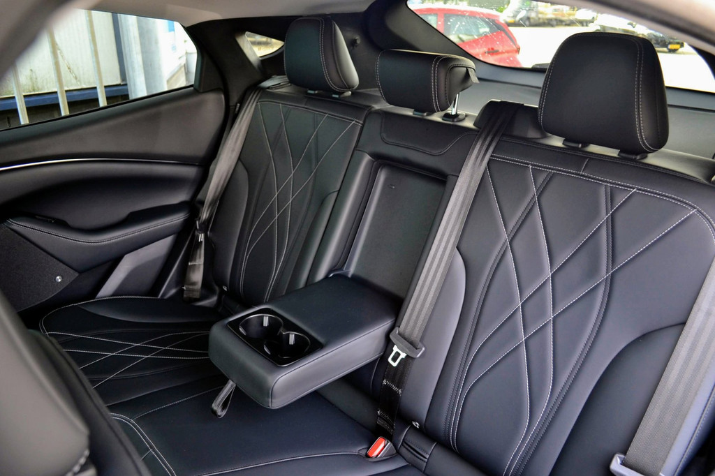 Ford Mustang Mach-E (L118NX) met abonnement