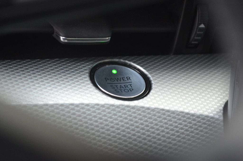 Ford Mustang Mach-E (L118NX) met abonnement