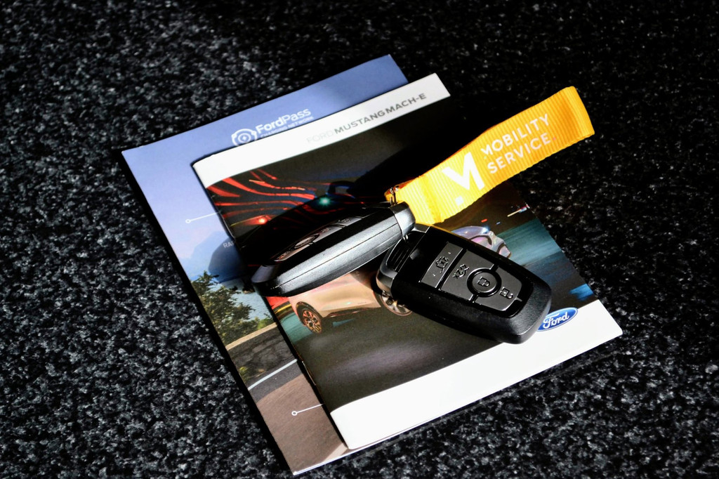 Ford Mustang Mach-E (L118NX) met abonnement