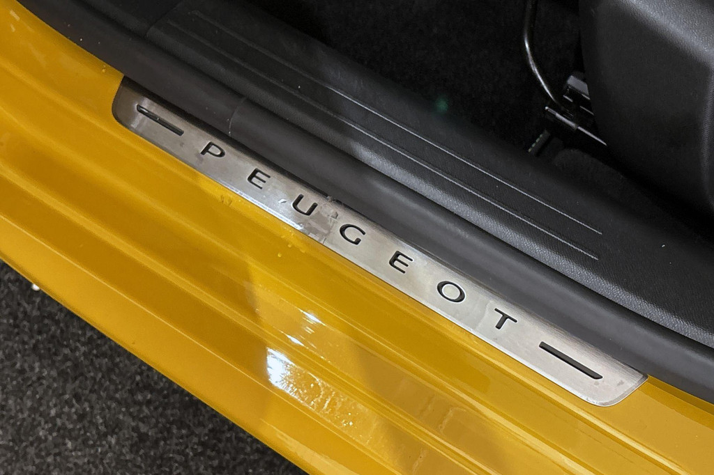 Peugeot 208 (L381ZK) met abonnement