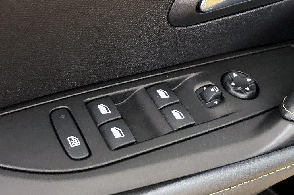 Peugeot 208 (L381ZK) met abonnement