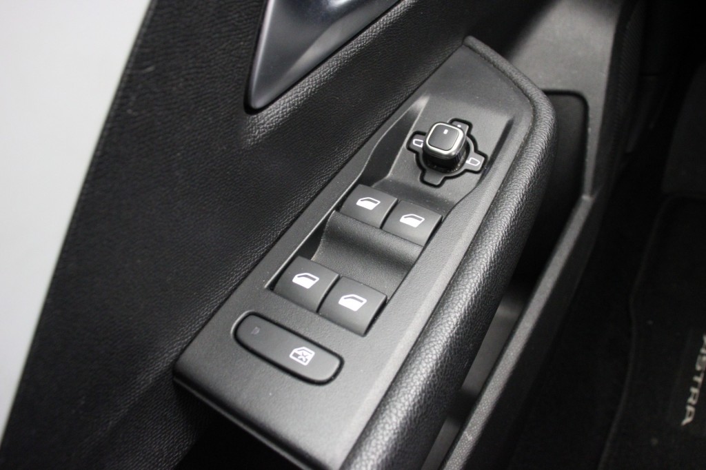 Opel Astra (S810RZ) met abonnement